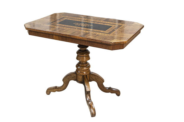 Italian 19th Century Walnut and Mahogany Center Table with Floral Marquetry - LiL