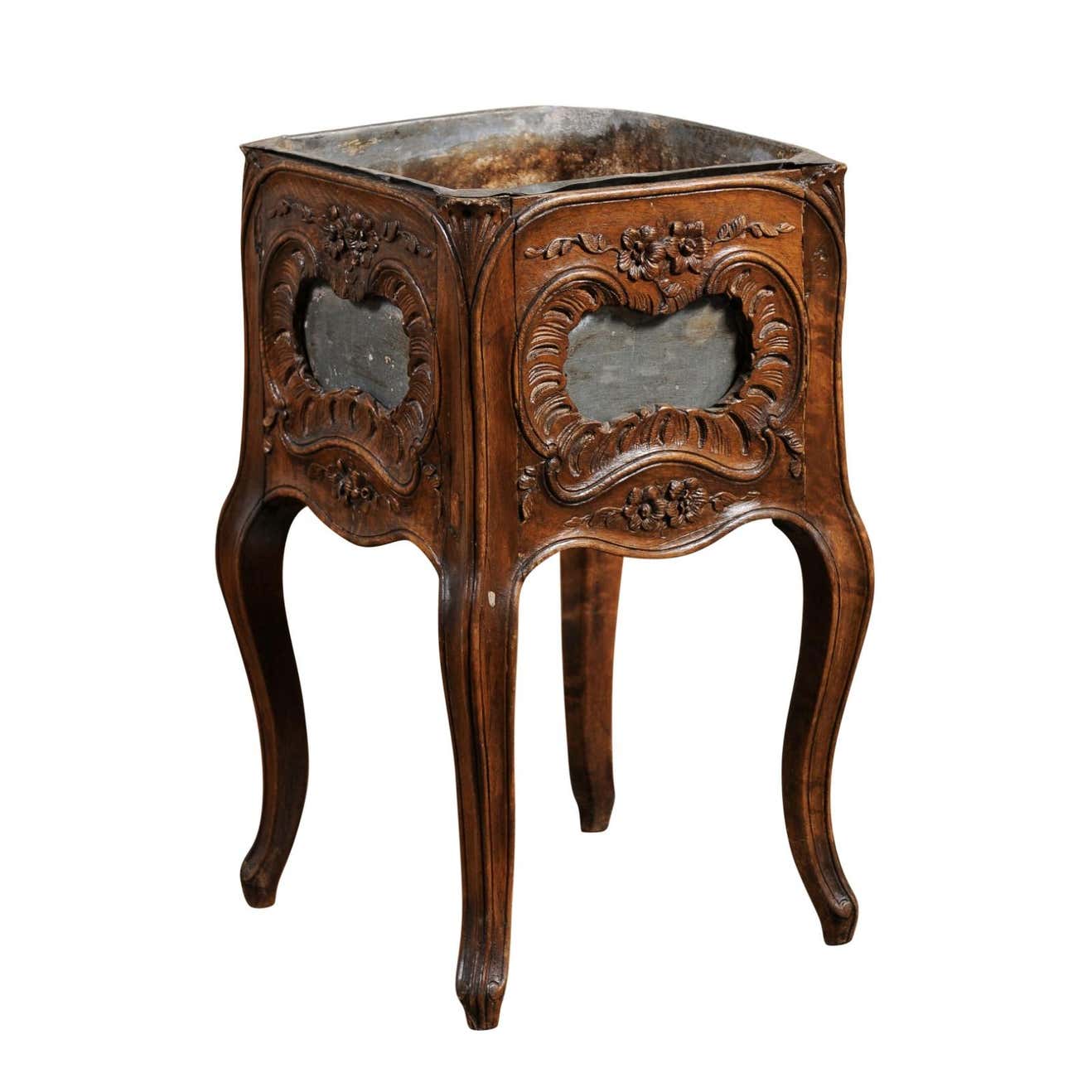 French 1890s Rococo Revival Walnut Planter with Rocailles and Floral Motifs