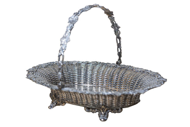 English 19th Century Silver Plated Pierced Bread Basket with Vine and Foliage