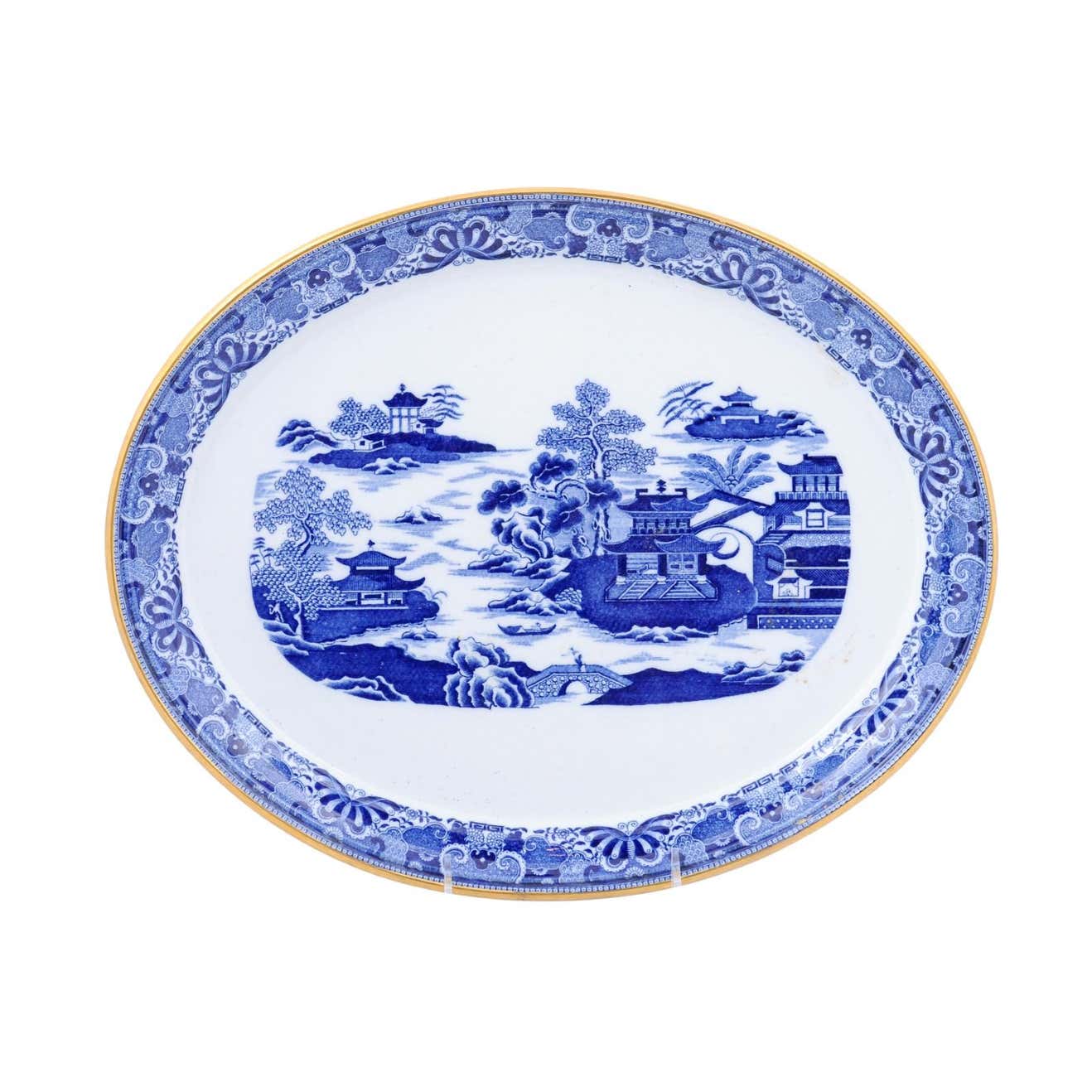English 19th Century Oval Blue and White Porcelain Platter with Chinoiseries