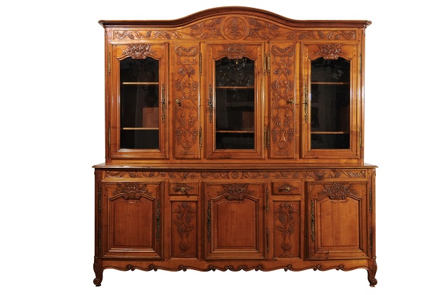 French 1820s Carved Walnut Vitrine with Glass Doors, Hidden Panels and Drawers