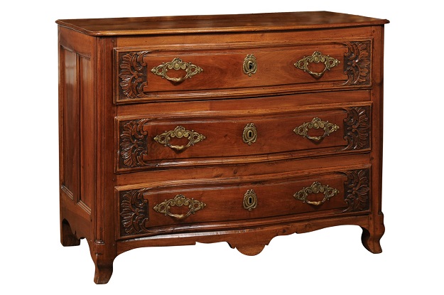 French Louis XV Period 1730s Walnut Three-Drawer Commode from Lyon with Foliage
