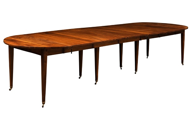 ON HOLD - French 1890s Walnut Oval Extension Dining Table with Five Leaves, Tapered Legs