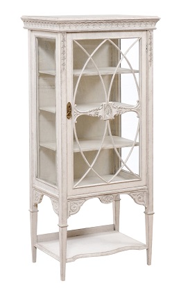 European 1890s Painted Vitrine Cabinet with Glass Door and Richly Carved Décor