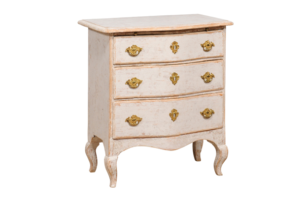 1760s Rococo Period Swedish Light Grey Painted Chest of Drawers with Pull-Out DLW