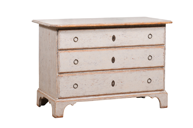 1780s Light Grey Painted Swedish Chest of Drawers with Carved Bracket Feet DLW