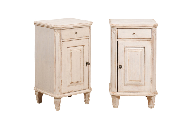 Swedish Gustavian 1880s Light Gray Nightstands with Drawers and Doors, a Pair DLW
