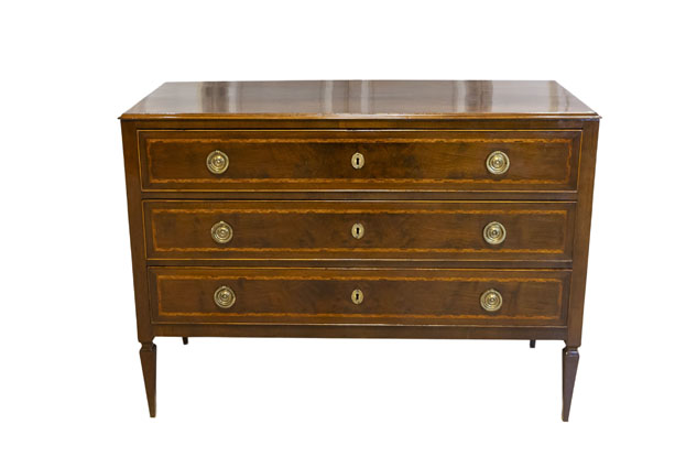 18th Century Italian Small curved Directoire chest of drawers In walnut and marquetry , inlaid in fine wood from Veneto region DLW