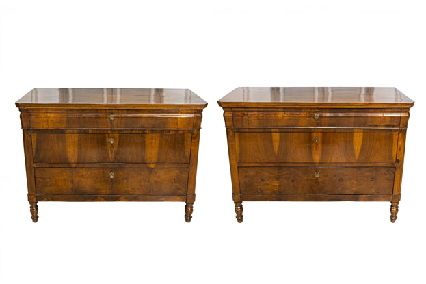 Pair of Italian 19th Century Walnut Three-Drawer Chests with Bookmatched Veneer