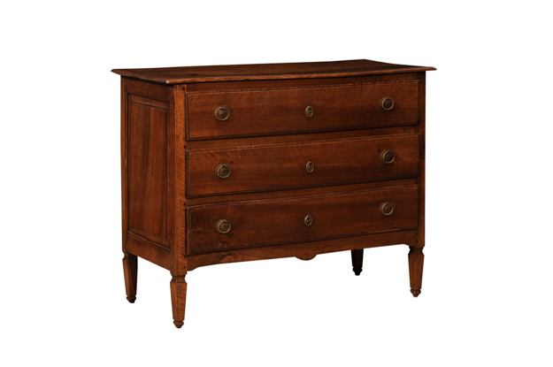 Italian 1820s Serpentine Front Walnut Commode with Three Drawers DLW