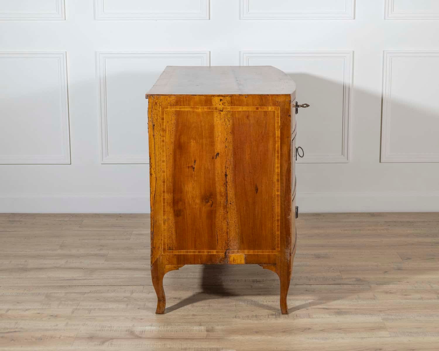 Venetian Louis XVI Chest of Drawers in Walnut, 18th Century - JAA