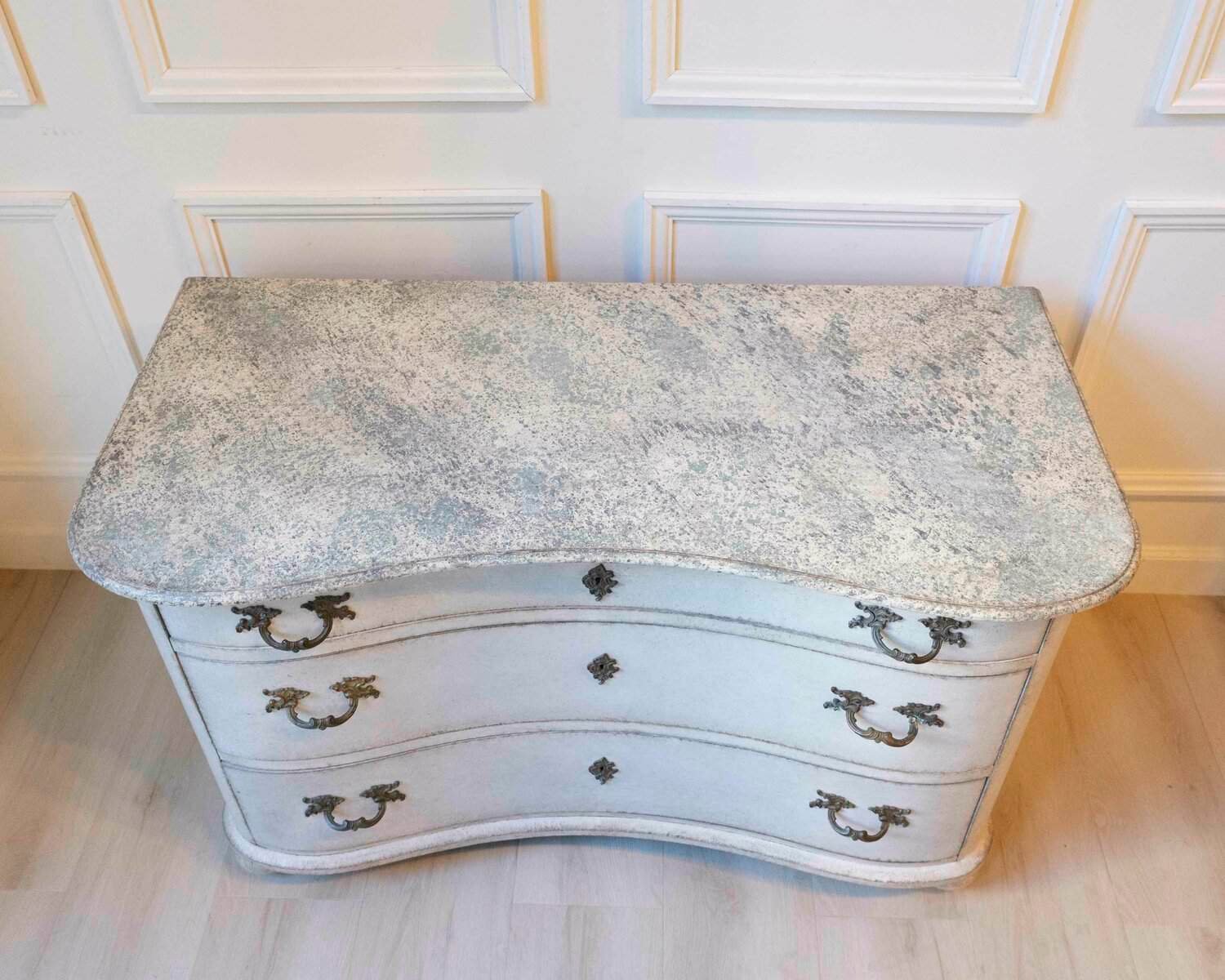 Swedish Baroque Style 19th Century Gray Serpentine Front Three-Drawer Chest - JAA