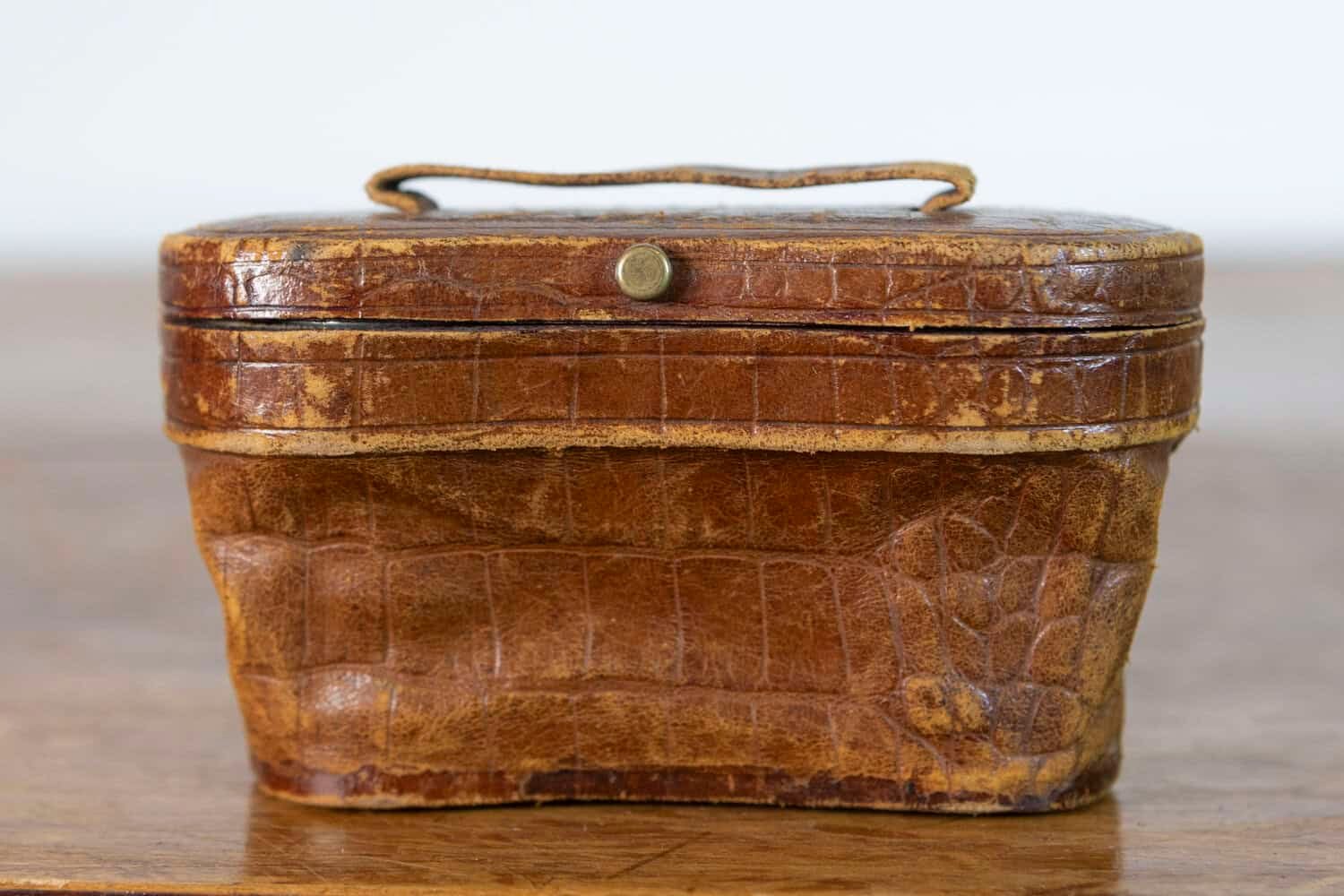 Swedish 20th Century Pair of Theater Binoculars With Leather Case - JAA