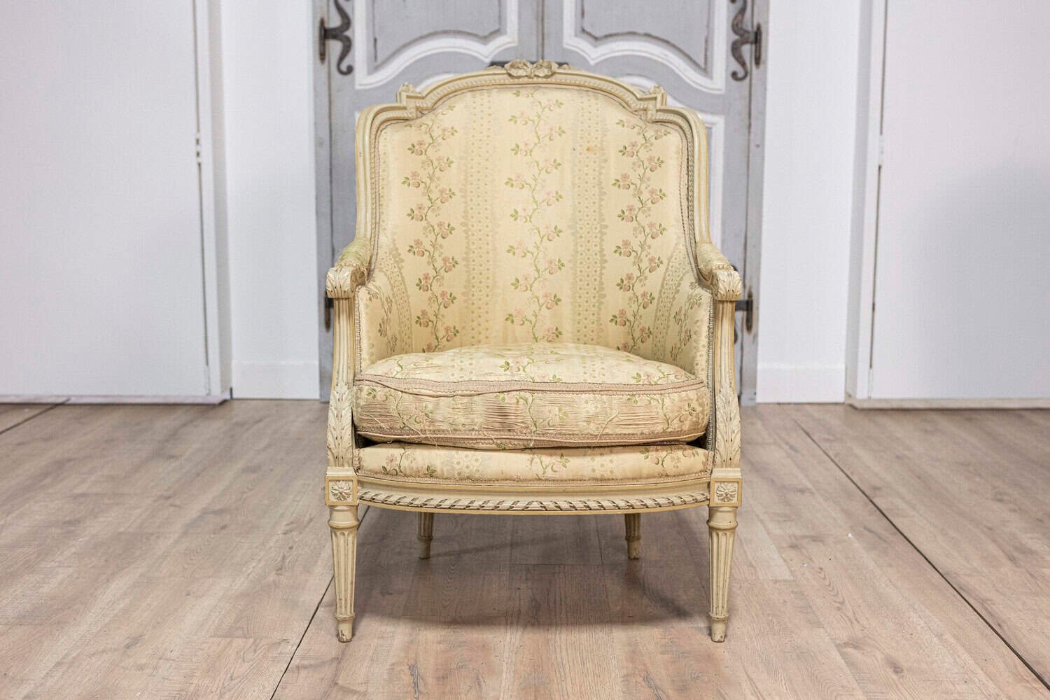 Pair of French Louis XVI Style 1900s Painted and Carved Bergères à Oreilles - JAA