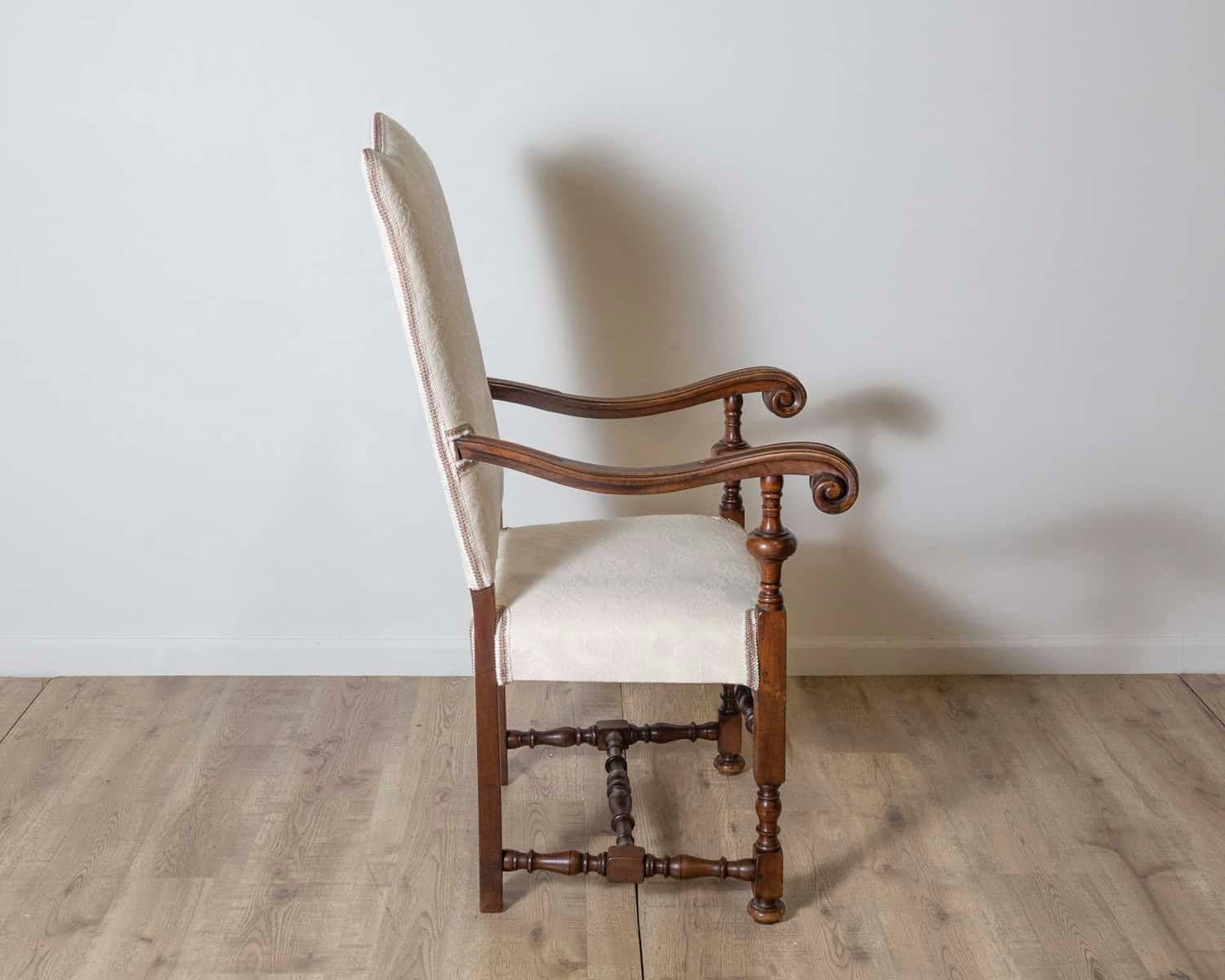 Walnut Armchair, Tuscany, 18th Century - JAA