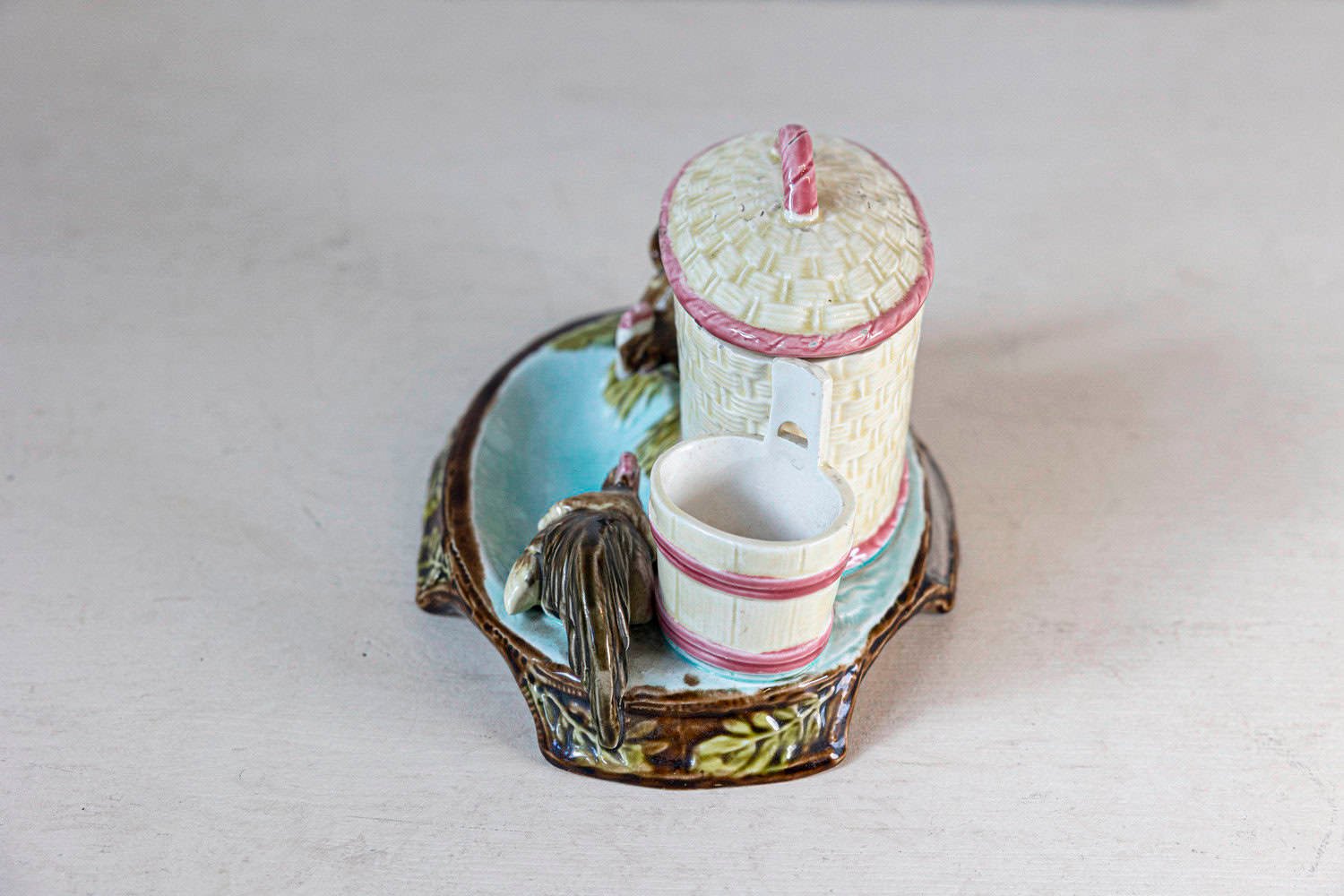 Austrian 1870s Eichwald Majolica Tobacco Jar with Roosters Pecking the Ground - JAA