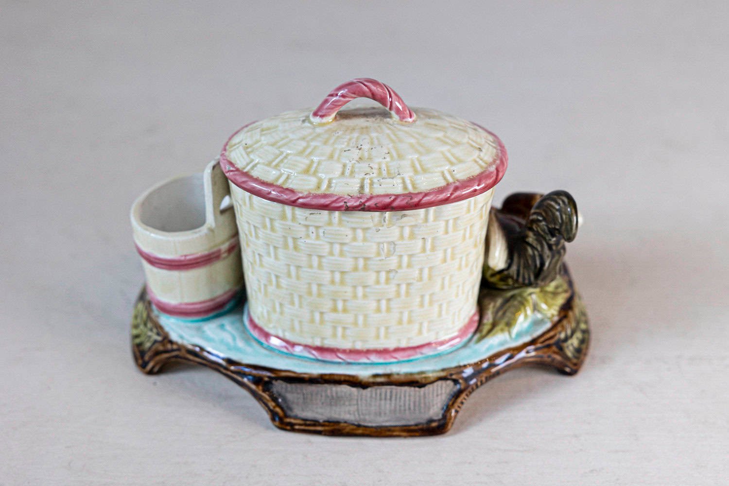 Austrian 1870s Eichwald Majolica Tobacco Jar with Roosters Pecking the Ground - JAA