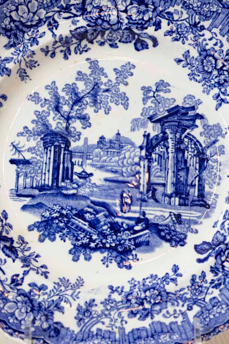 English 19th Century Transfer Blue and White Plates with Ruins and Floral Décor - JAA