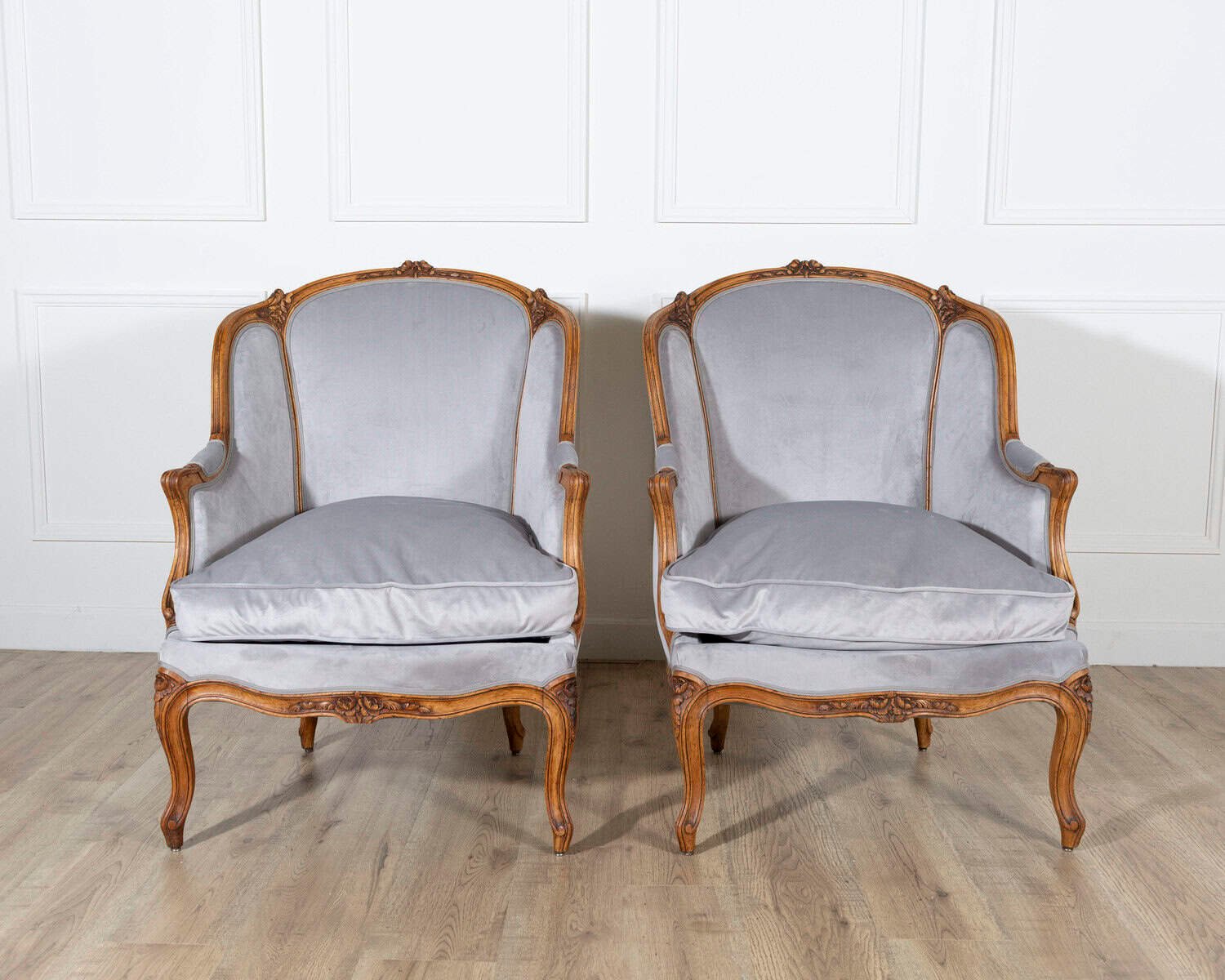 Pair of Louis XV-Style Beech Gondola Armchairs in Gray Velvet, 20th Century - JAA