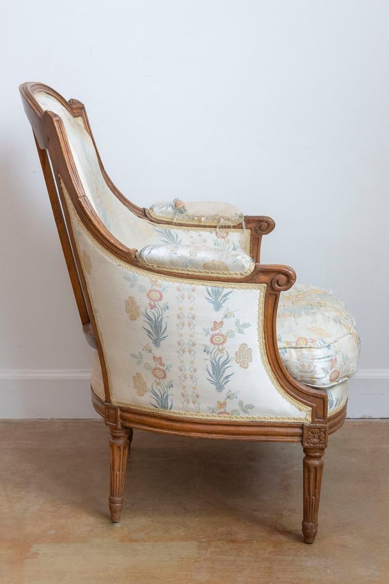 French Louis XVI Period Late 18th Century Walnut Bergère Chair with Curving Back - JAA