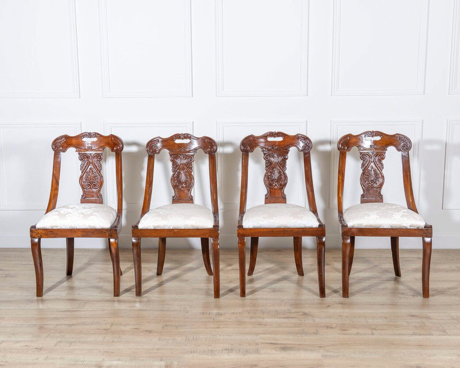 Set of Four 19th-Century Lombard Gondola Chairs in Carved Walnut - JAA