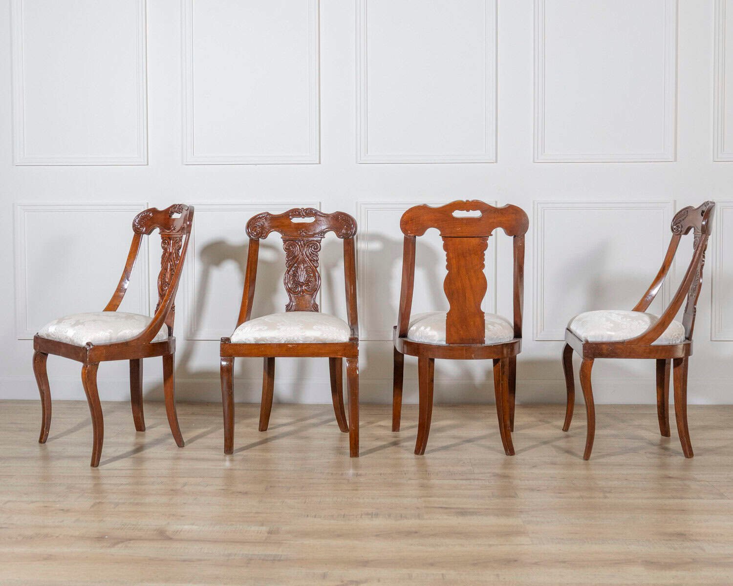Set of Four 19th-Century Lombard Gondola Chairs in Carved Walnut - JAA