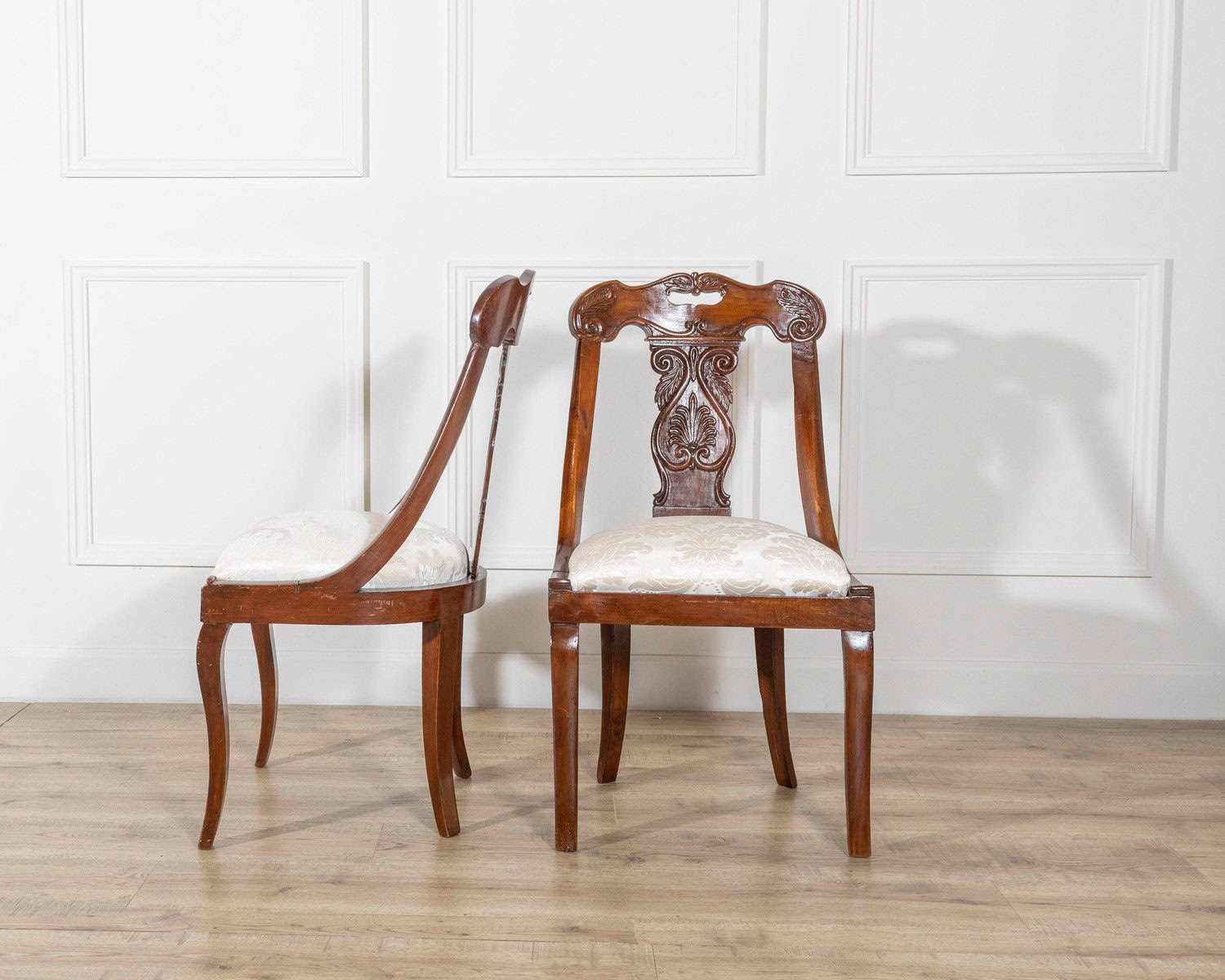 Set of Four 19th-Century Lombard Gondola Chairs in Carved Walnut - JAA