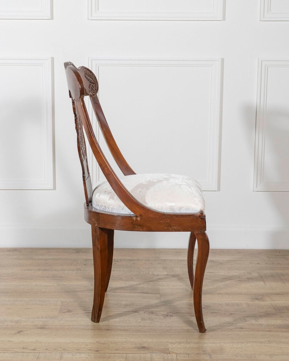 Set of Four 19th-Century Lombard Gondola Chairs in Carved Walnut - JAA