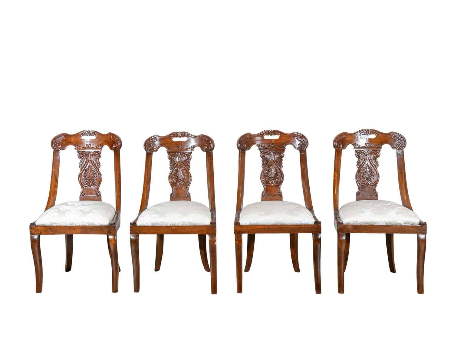 Set of Four 19th-Century Lombard Gondola Chairs in Carved Walnut