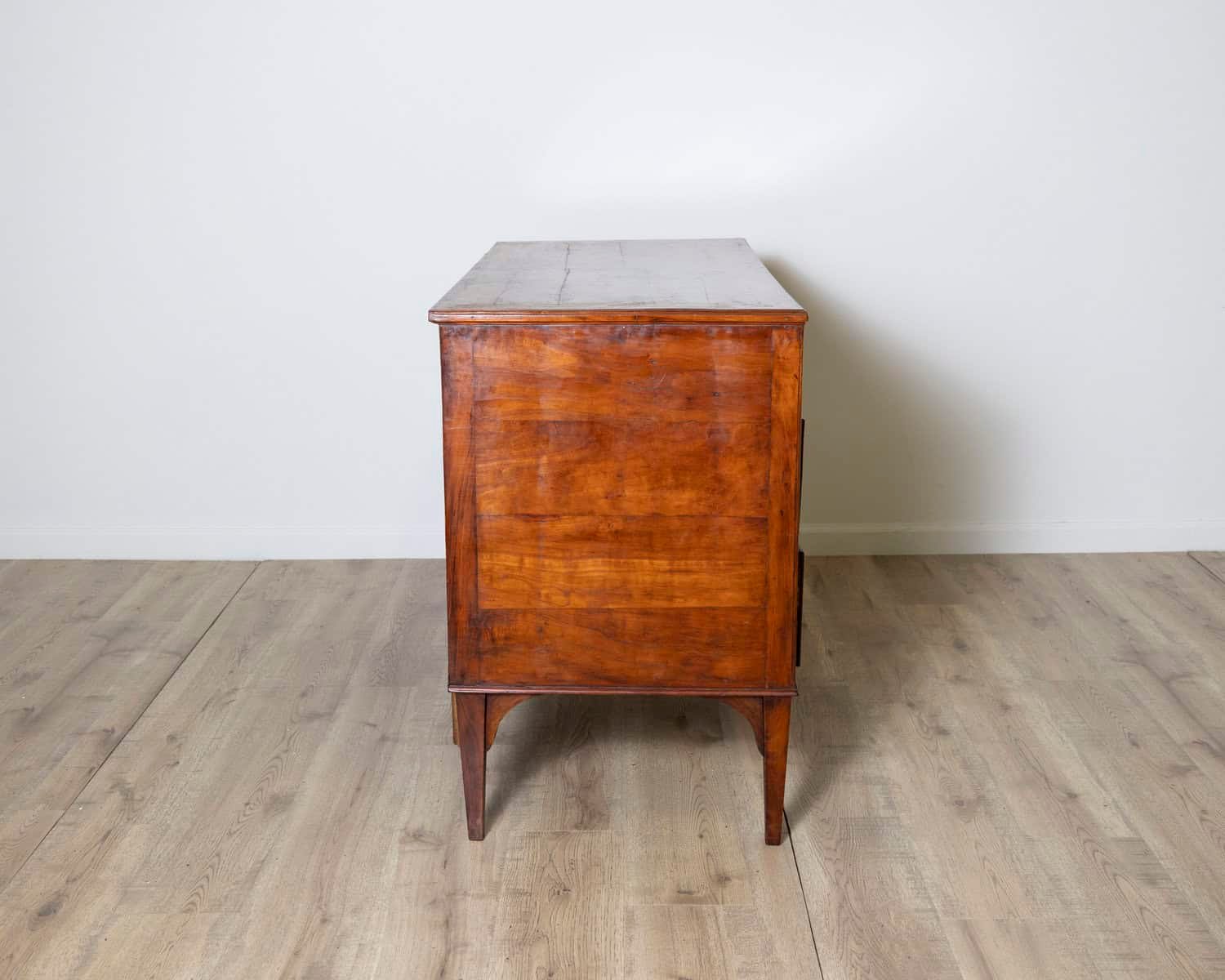 18th-century Italian cherrywood chest of drawers from Venice - JAA