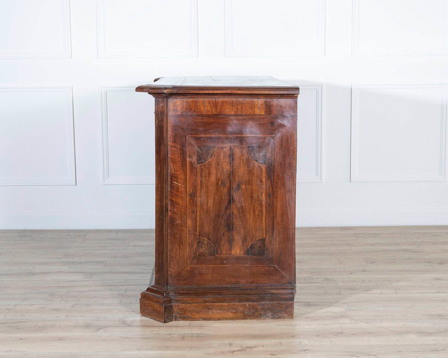 17th-Century Tuscan Walnut Chest of Drawers with Maple Inlay - JAA