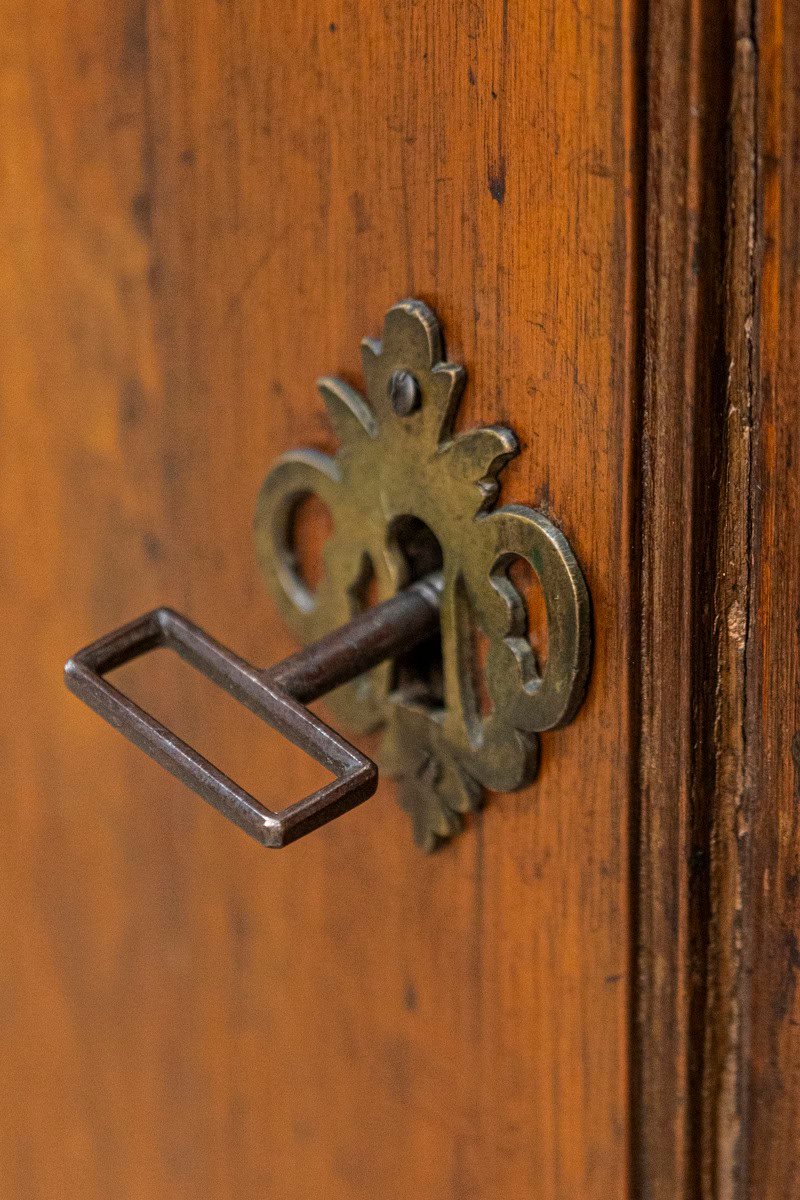Italian 1700s Walnut Credenza with Four Drawers, Four Doors and Pilasters - JAA