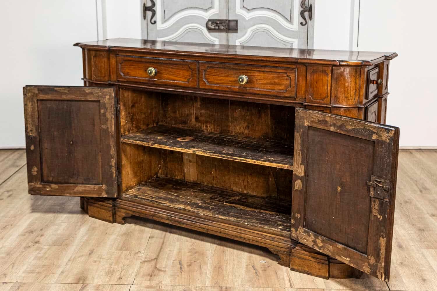 Italian 1700s Walnut Credenza with Four Drawers, Four Doors and Pilasters - JAA