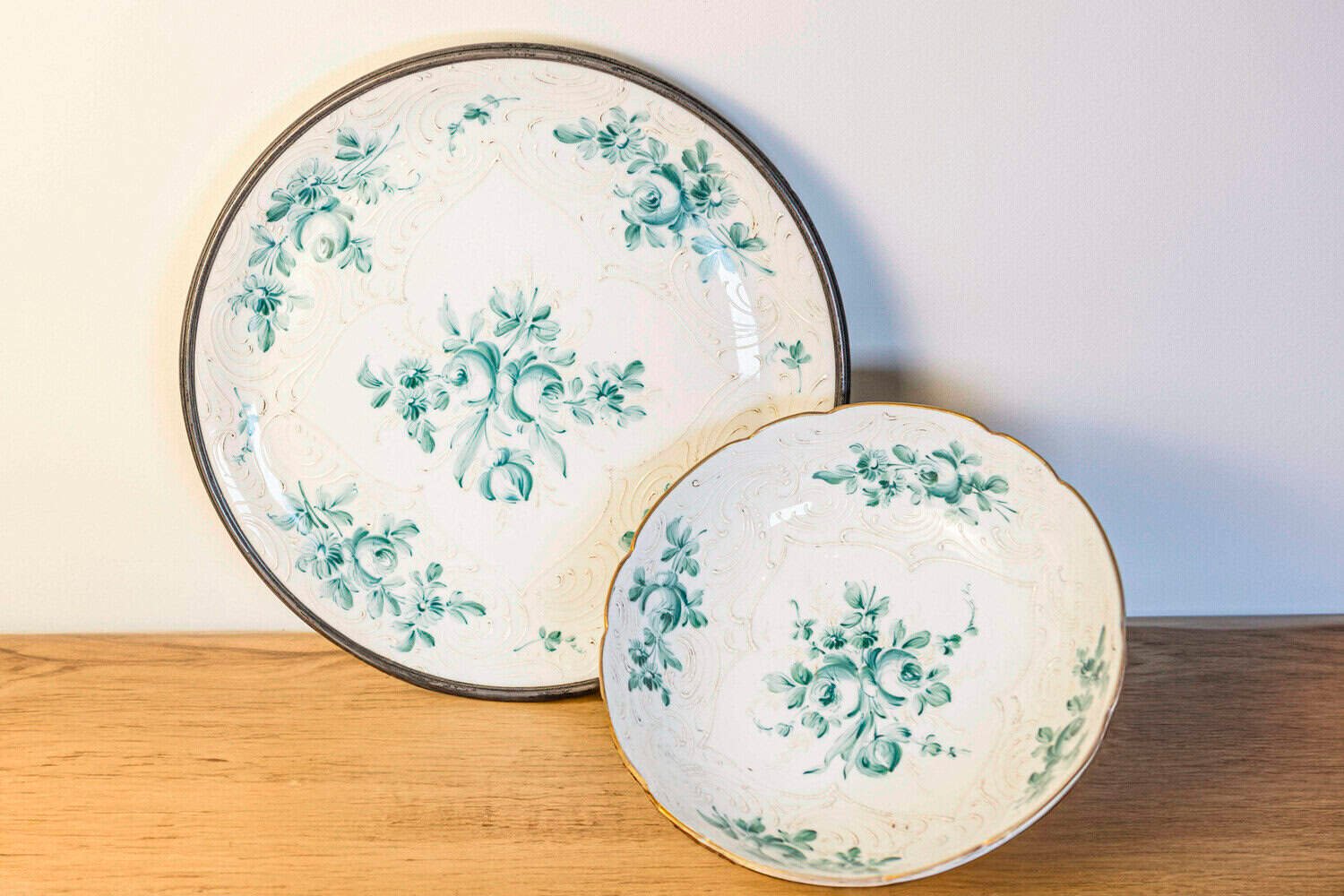 French Late 19th Century Limoges Porcelain Bowl with Green Bouquet of Roses and Underplate - JAA