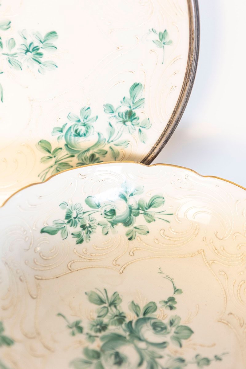 French Late 19th Century Limoges Porcelain Bowl with Green Bouquet of Roses and Underplate - JAA