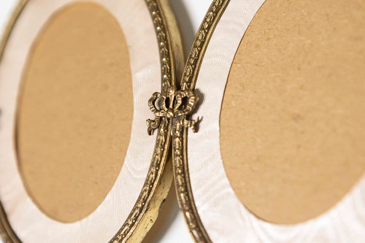 French 19th Century Pair of Gilded Bronze Hanging Picture Frames with Floral Garland and Bow Motifs - JAA