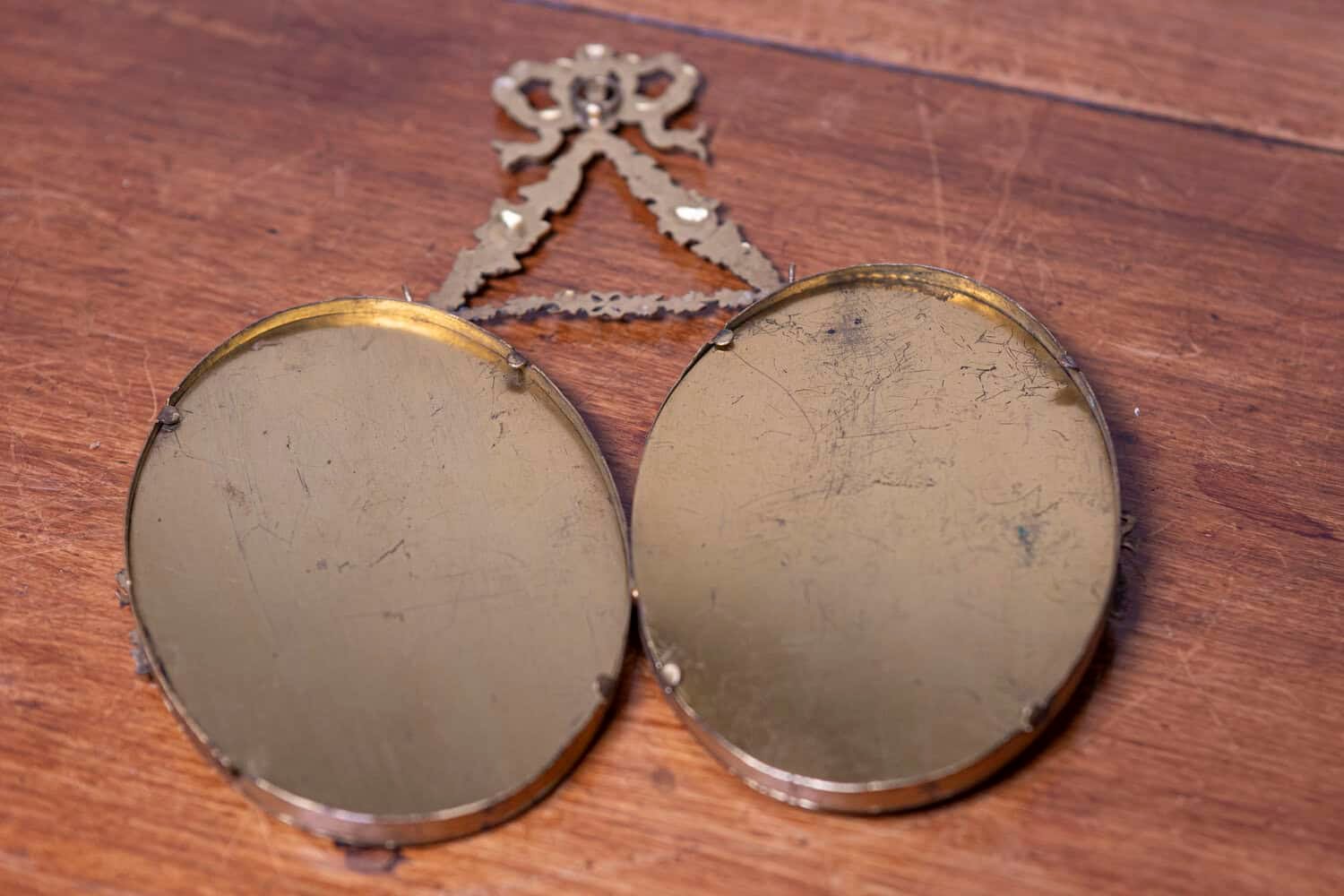 French 19th Century Pair of Gilded Bronze Hanging Picture Frames with Floral Garland and Bow Motifs - JAA