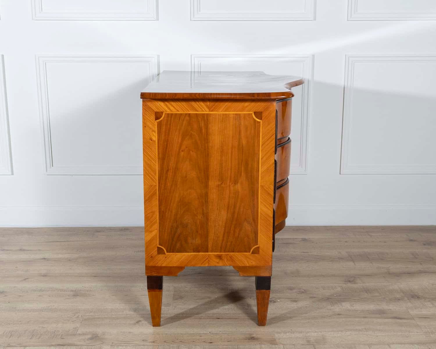 Italian 18th Century Louis XV/XVI Walnut Serpentine Chest with Burl Top, c.1770 - JAA