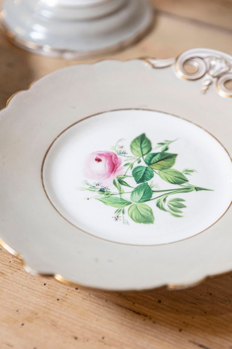 English 19th Century Porcelain Plates and Compote with Floral Décor - JAA