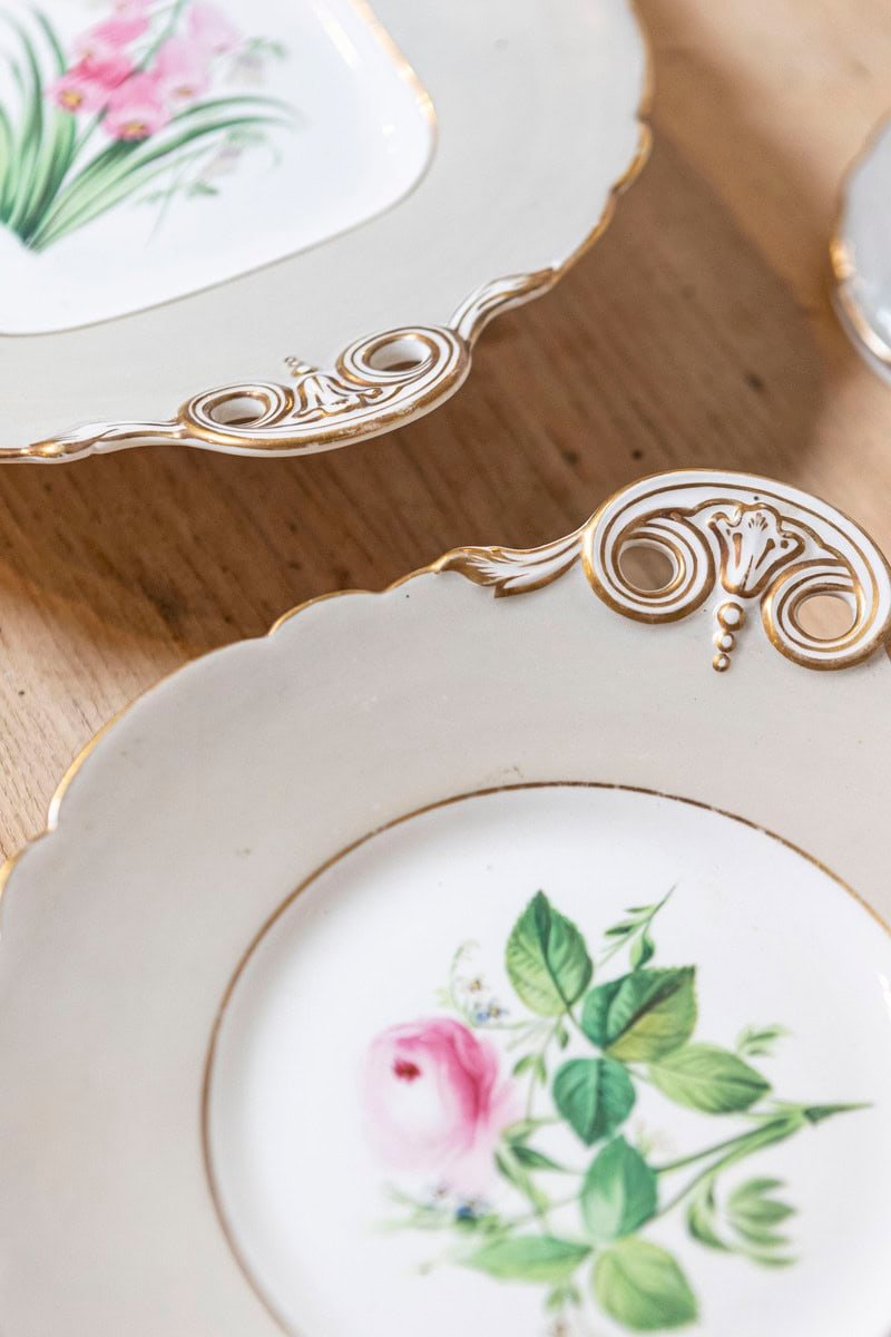 English 19th Century Porcelain Plates and Compote with Floral Décor - JAA