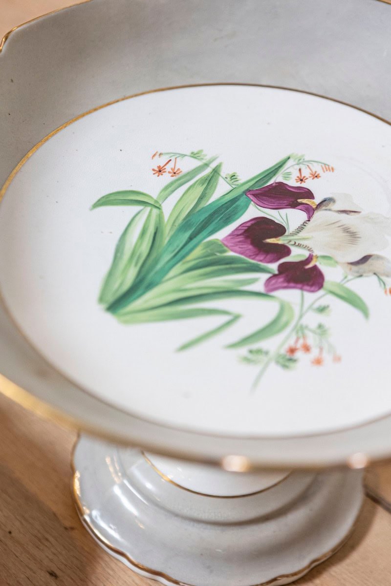 English 19th Century Porcelain Plates and Compote with Floral Décor - JAA