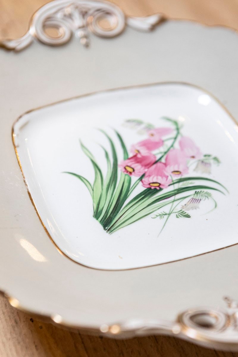 English 19th Century Porcelain Plates and Compote with Floral Décor - JAA