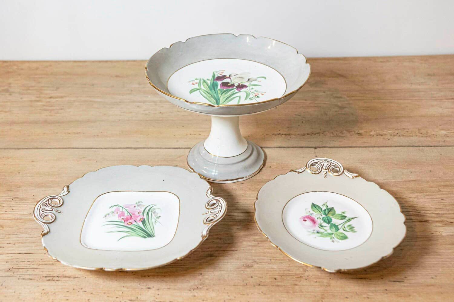 English 19th Century Porcelain Plates and Compote with Floral Décor - JAA
