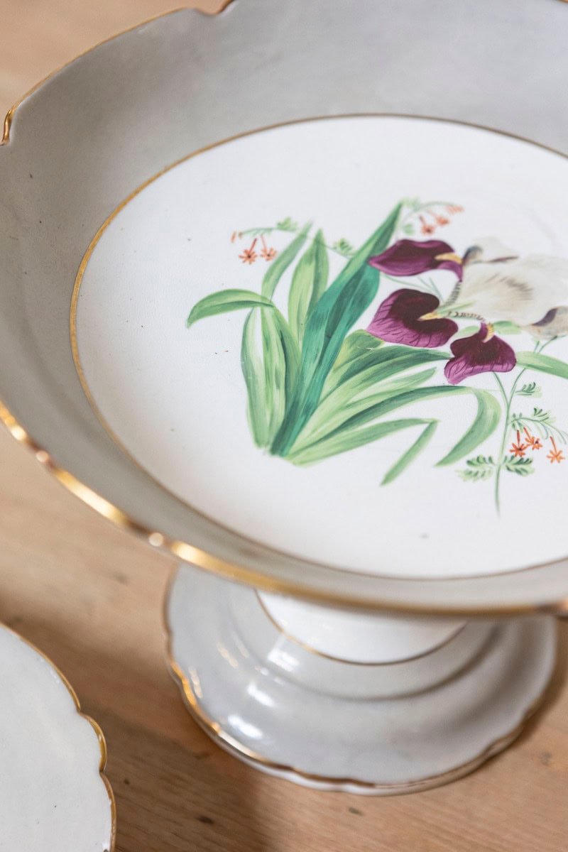 English 19th Century Porcelain Plates and Compote with Floral Décor - JAA