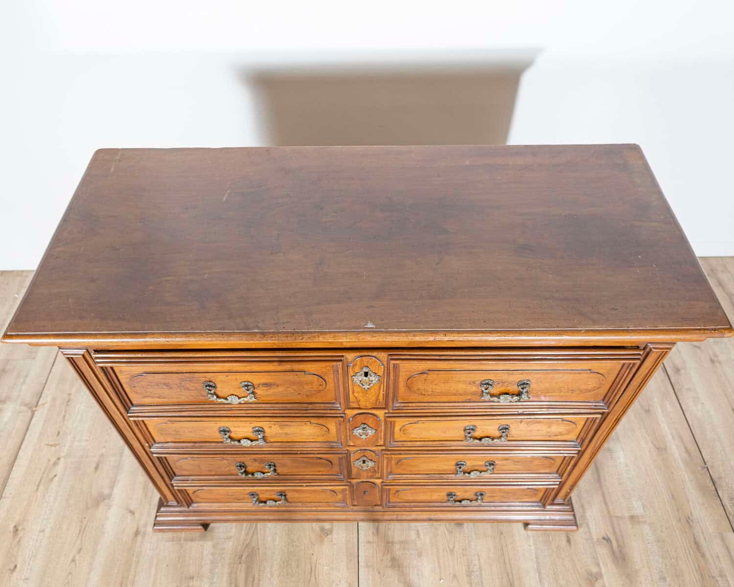 Walnut Chest Of Drawers, Lombardy, Early 18th Century - JAA