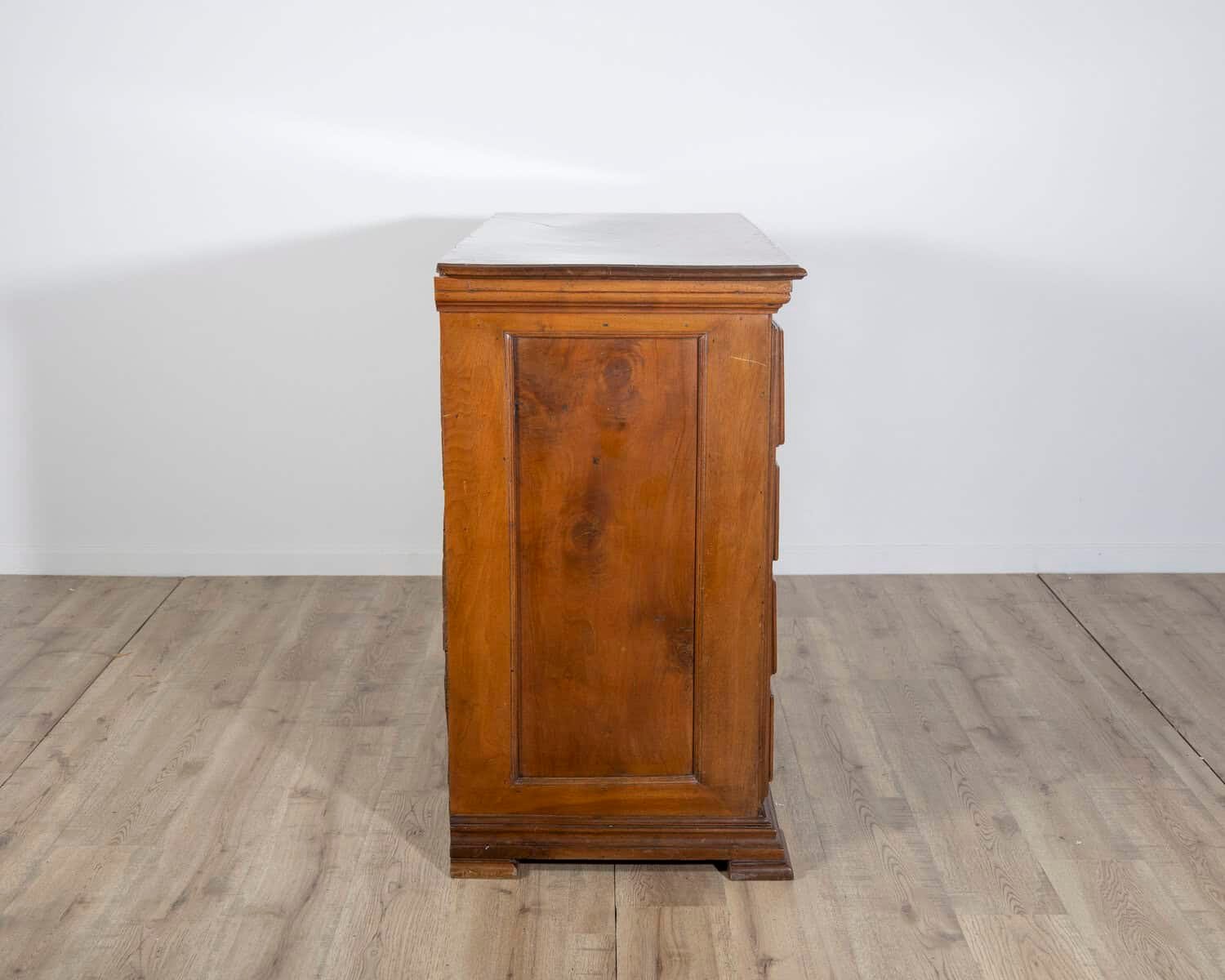 Walnut Chest Of Drawers, Lombardy, Early 18th Century - JAA