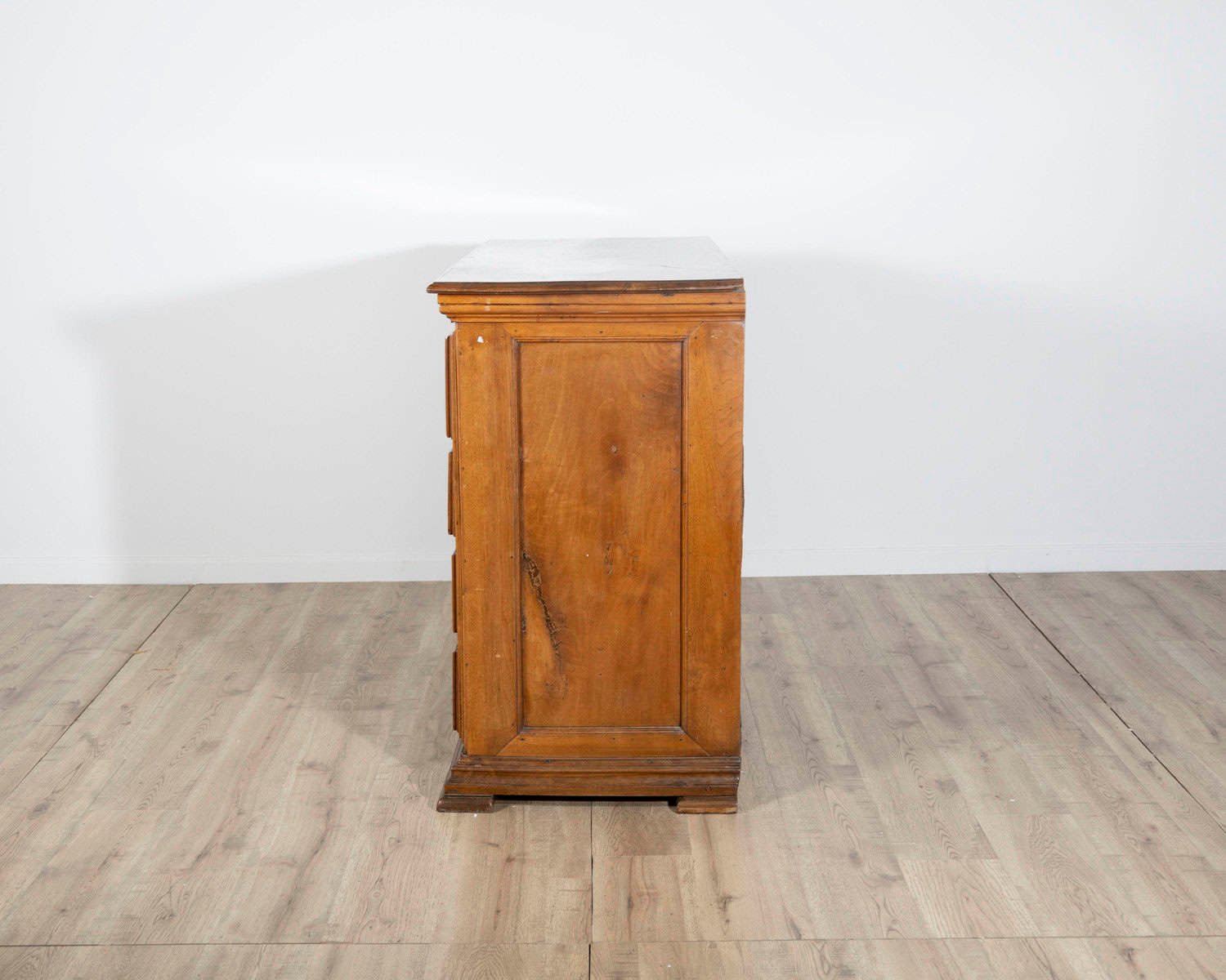 Walnut Chest Of Drawers, Lombardy, Early 18th Century - JAA