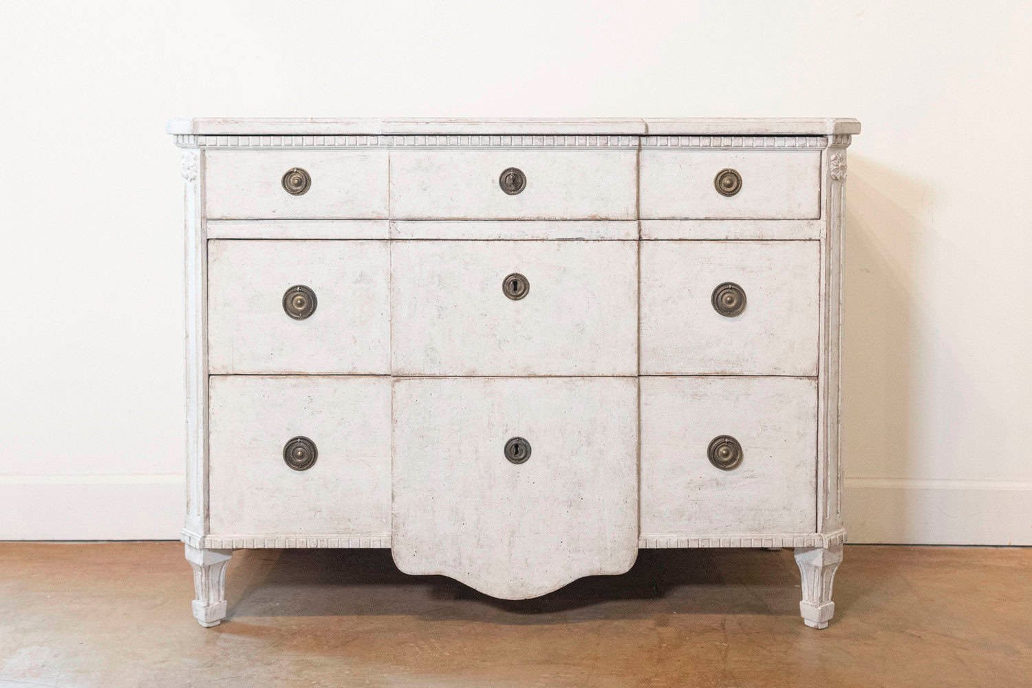 Swedish Painted Breakfront Three-Drawer Commode with Dentil Molding, circa 1880 - JAA