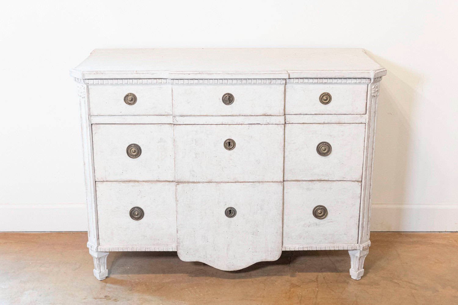 Swedish Painted Breakfront Three-Drawer Commode with Dentil Molding, circa 1880 - JAA