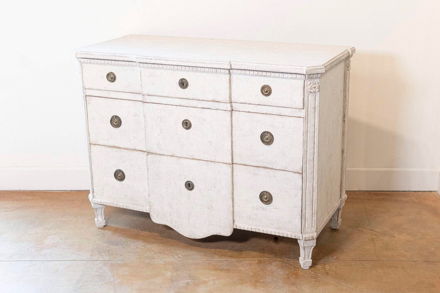 Swedish Painted Breakfront Three-Drawer Commode with Dentil Molding, circa 1880 - JAA